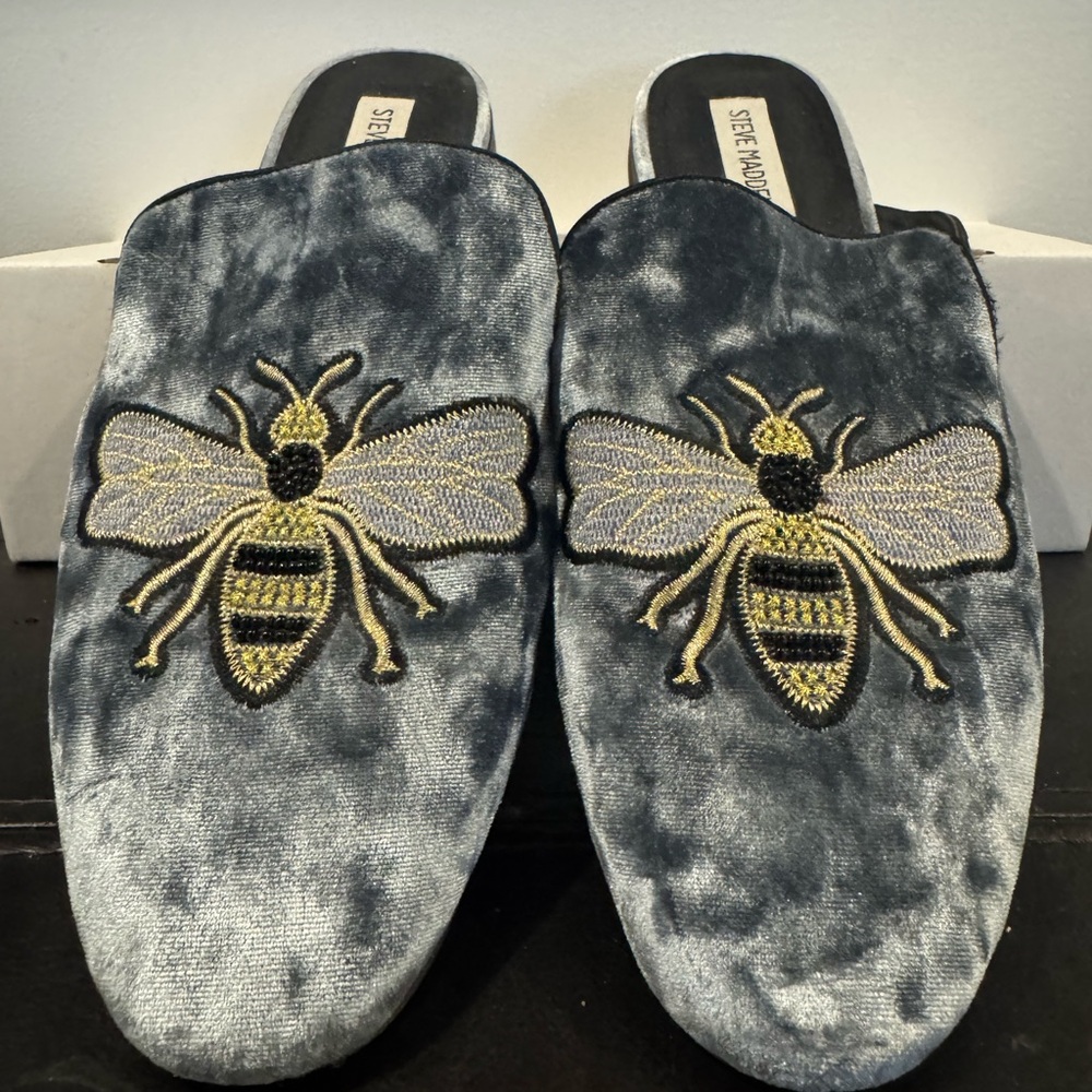 Steve Madden Blue Gray Velvet Bee Slippers